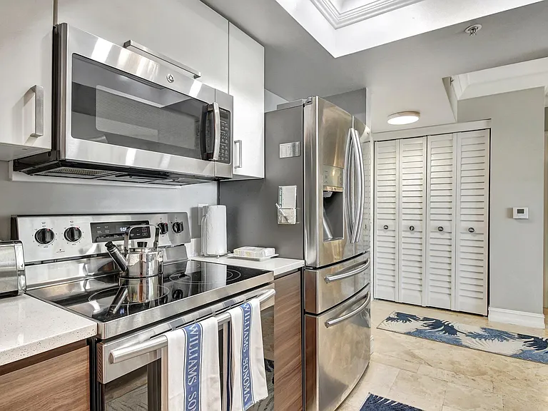 99 SE Mizner Blvd #823 — Photo 9