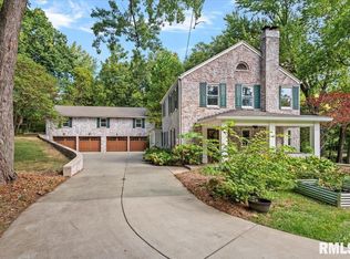 2031 Outer Park Dr, Leland Grove, IL 62704