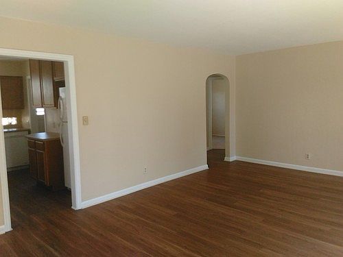 3rd image of 611 E Chestnut St