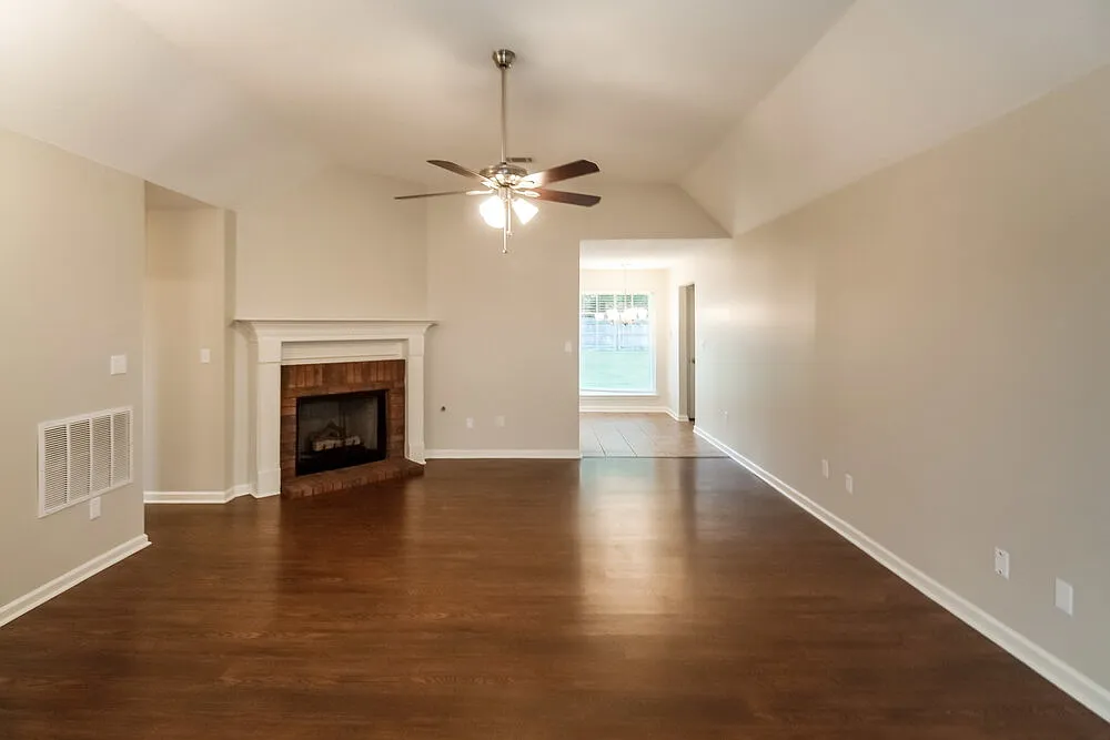 3 bed, 2.0 bath, 1333 sqft, $1,750 — Photo 3