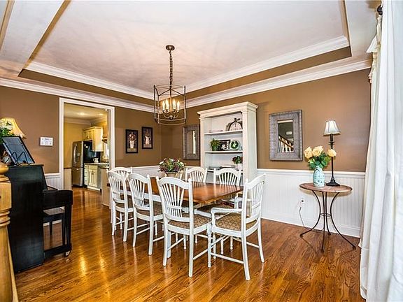 The 16 x 11 dining room is the perfect space to entertain and to enjoy everyday meals! The hardwood flooring, trayed ceiling and