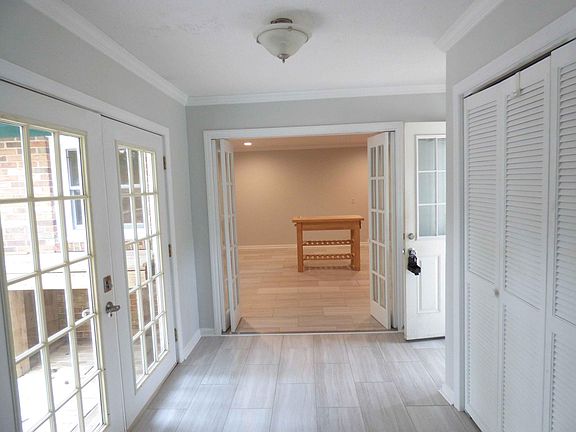 4th image of 127 Brenrose Cir #A