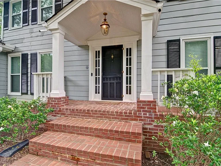 220 Indian Hills Ct — Photo 2