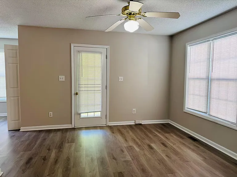 4644 Valley Stream Dr — Photo 5