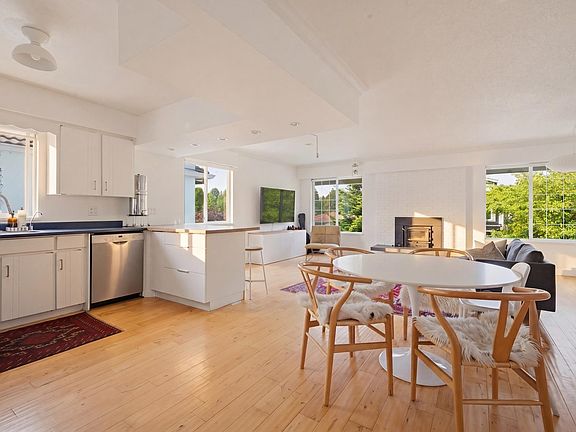 4th image of 2554 E 7th Ave