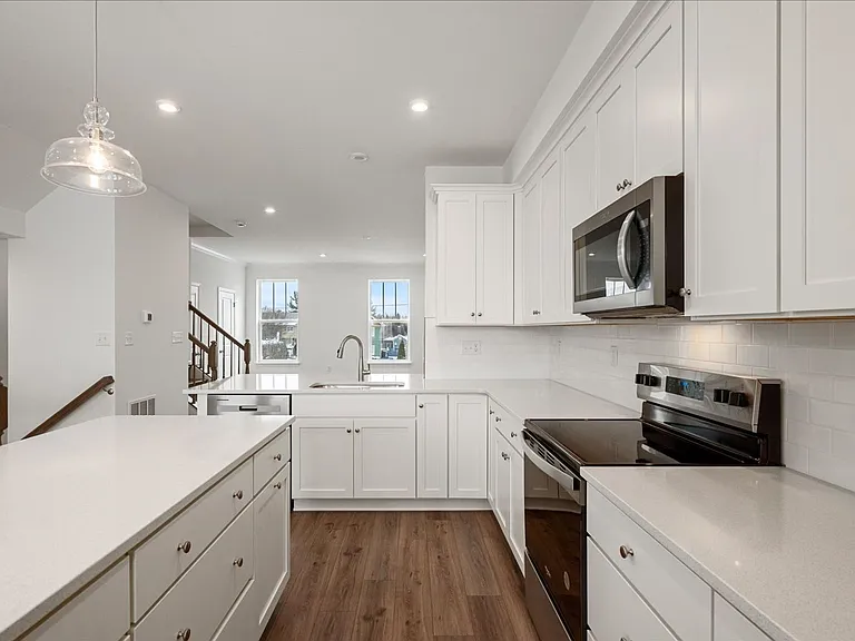 644 Hemsworth Ln — Photo 9
