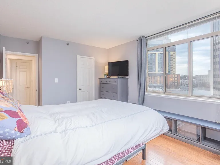 4801 Fairmont Ave #411 — Photo 14