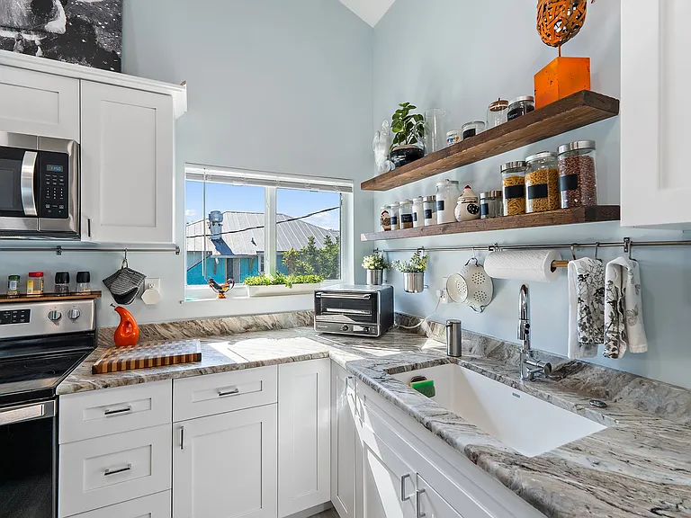 310 SE Denver Ave #2 — Photo 11
