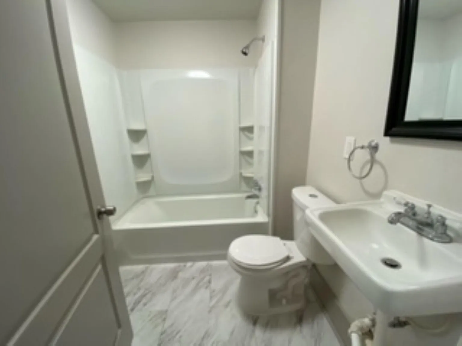 4 bed, 3.0 bath, 3880 sqft, $841 — Photo 3