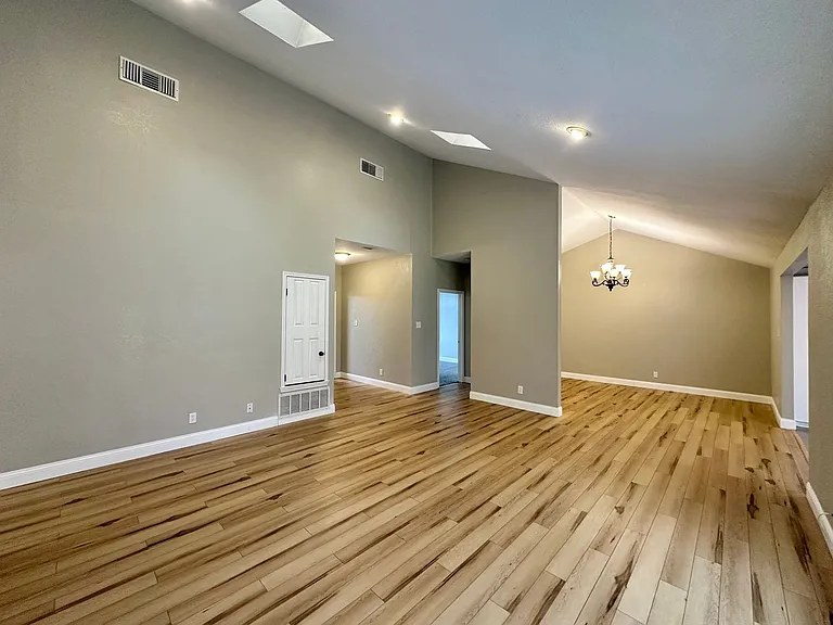 1818 Diana Ln — Photo 7