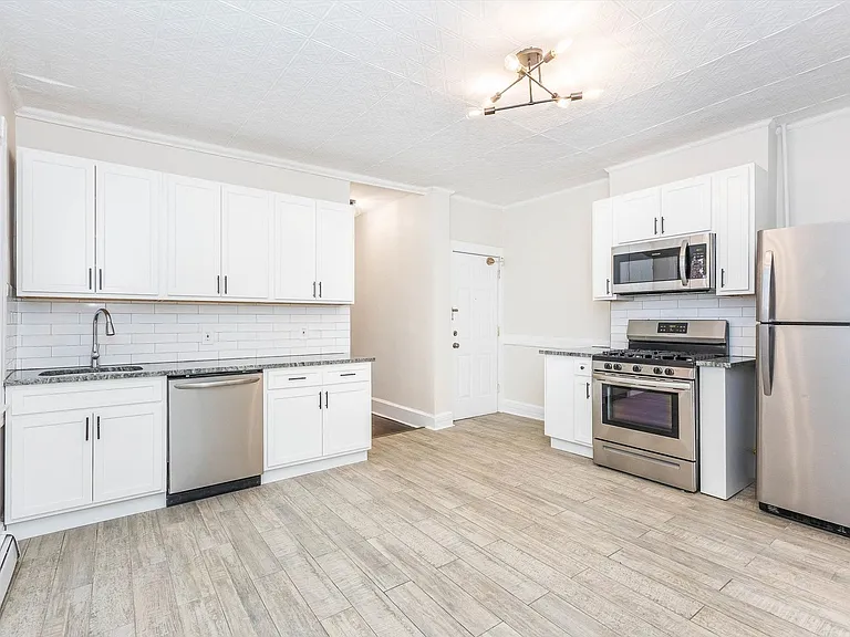 105 Pine St #2 — Photo 2