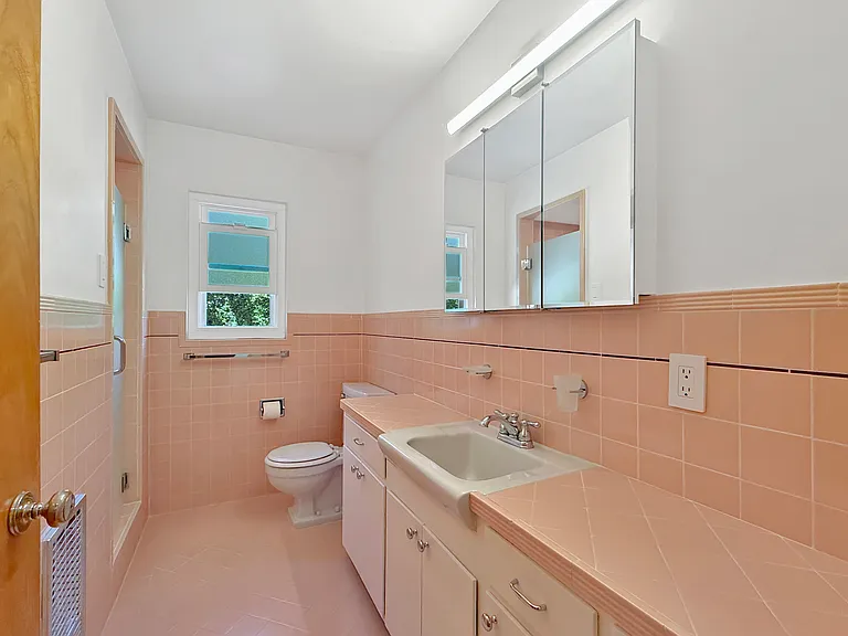950 Olive St — Photo 14