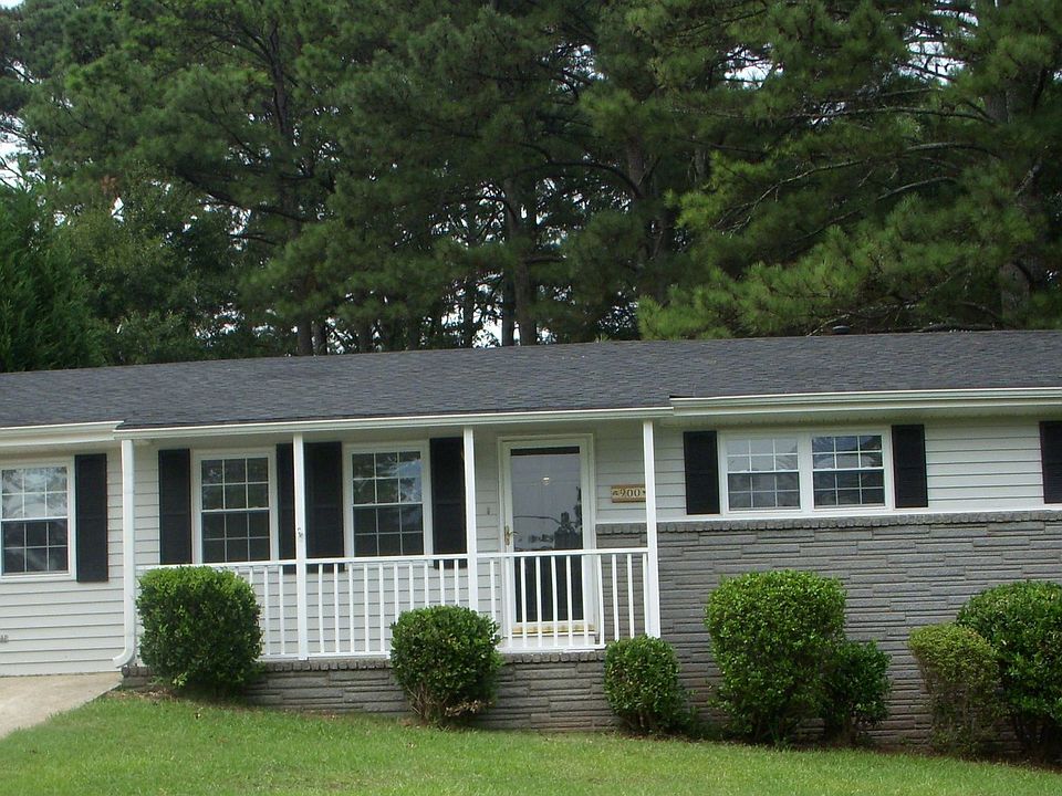1st image of 900 Carlton Dr SE