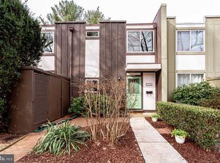 11174 Forest Edge Dr, Reston, VA 20190