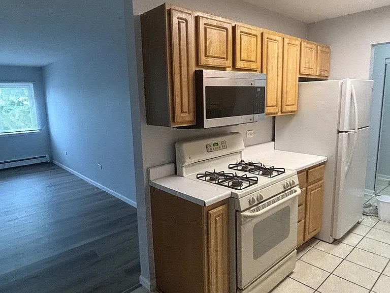 555 Deepwoods Dr #2E — Photo 7