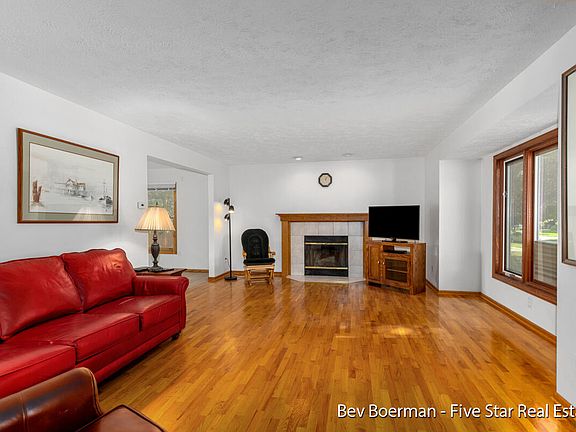 5th image of 89 Chicory St NE