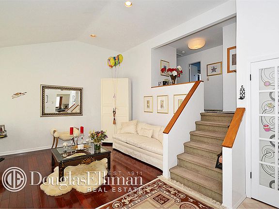 4th image of 47 Hillary Ln