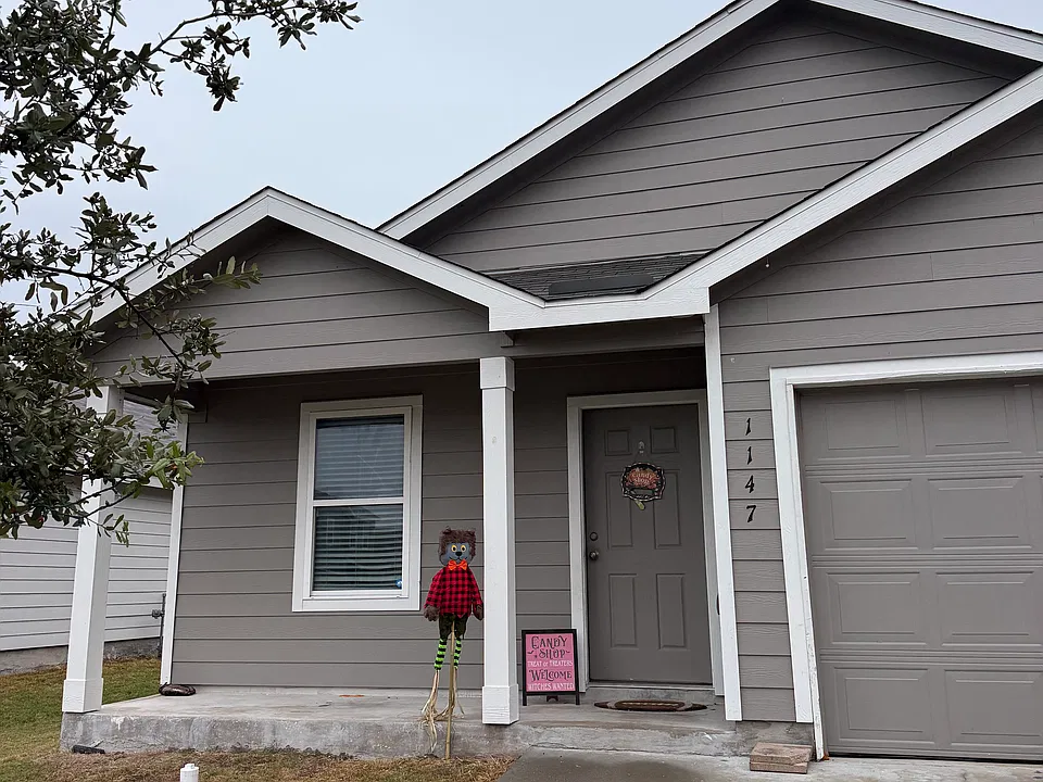 1147 Athena Dr