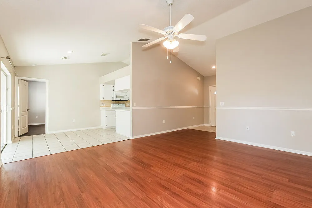 3 bed, 2.0 bath, 1288 sqft, $2,340 — Photo 3