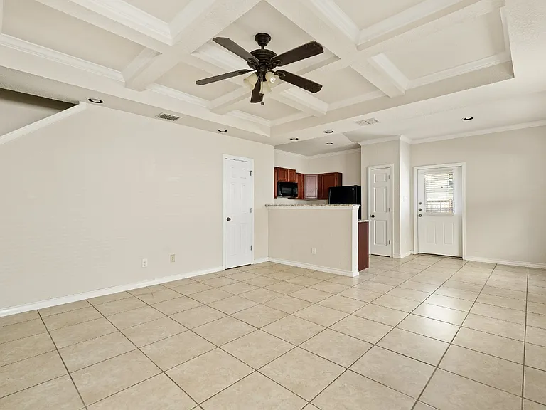 4915 Appleseed Ct — Photo 5