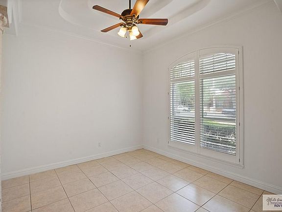 3rd image of 5009 Redwood Ave