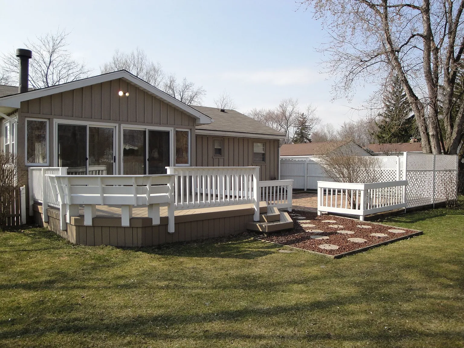 323 Harold Ave photo 1