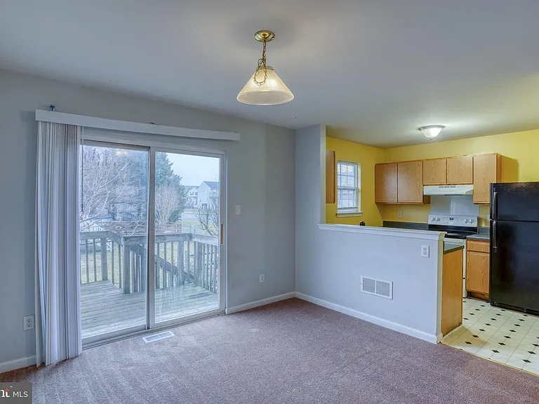 407 Champs Ln — Photo 12