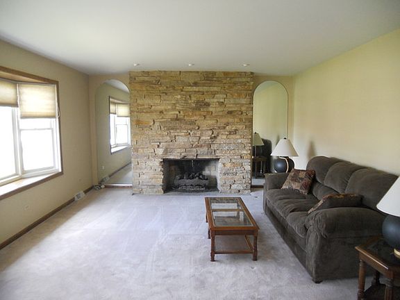 3rd image of 571 Pinecroft Dr