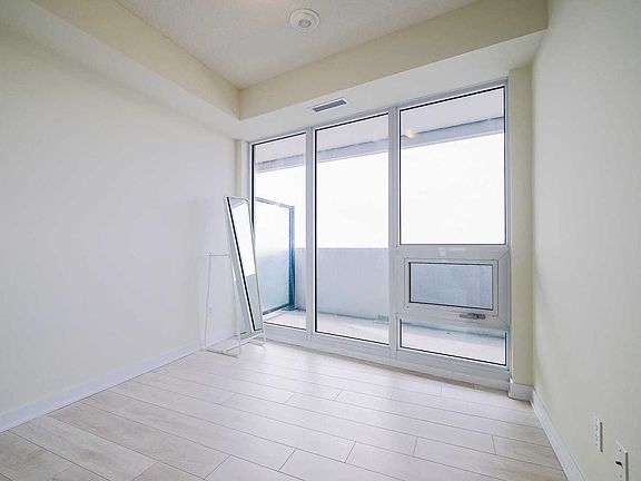 3rd image of 2221 Yonge St #4809