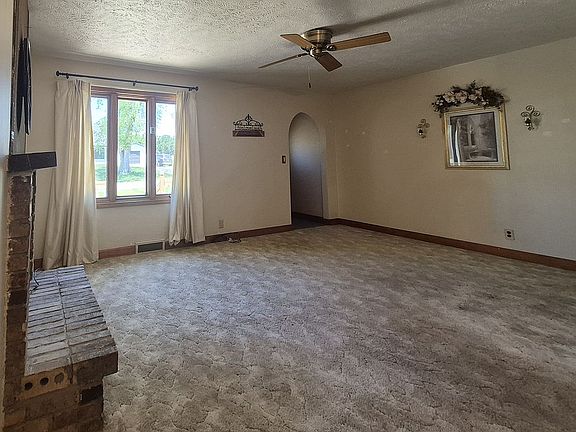 2nd image of 305 Nichols St