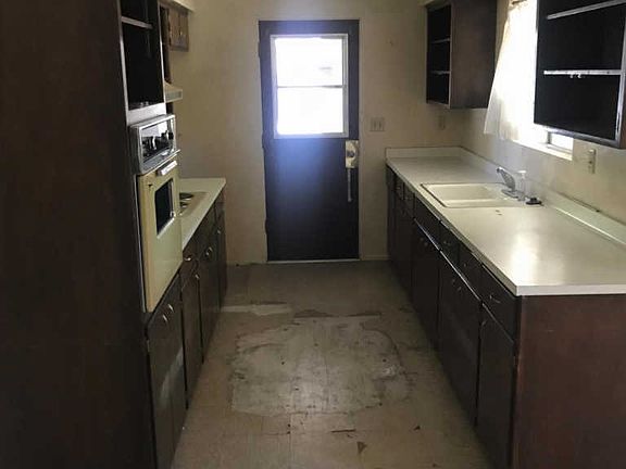 3rd image of 2711 W Calle Carapan