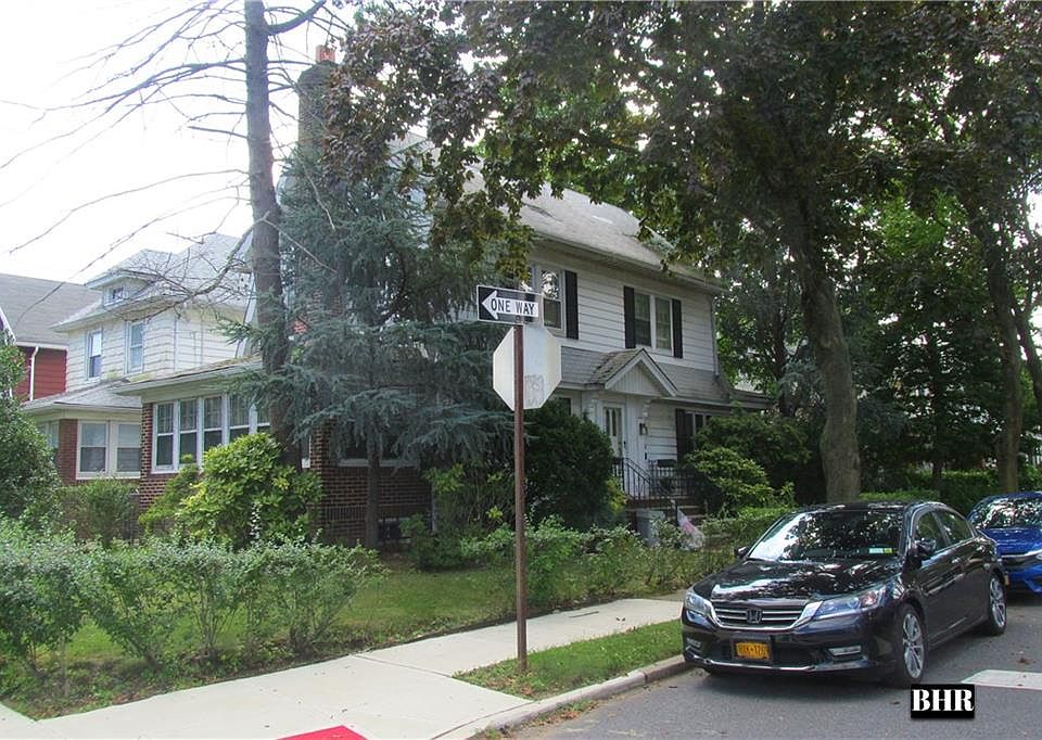 2nd image of 2702 Avenue R