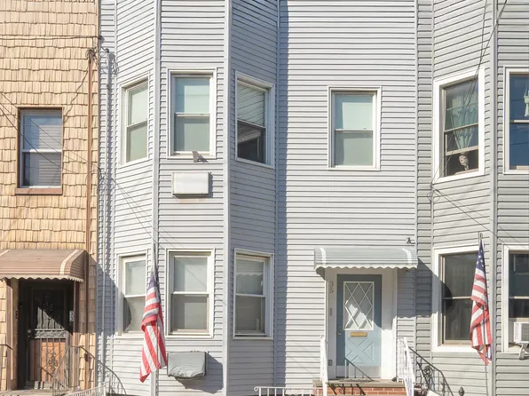 35 Hausman Street image 1 of 19