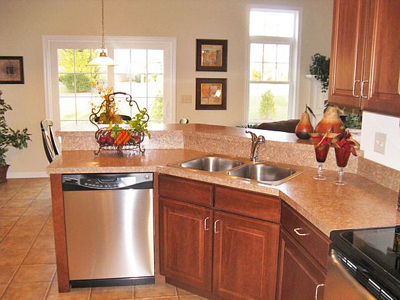 4th image of 42 Loganberry Ct