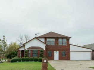10621 Holly Grove Dr, Fort Worth, TX 76108