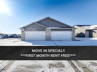 123 E Santa Fe Cir, Mulvane, KS 67110