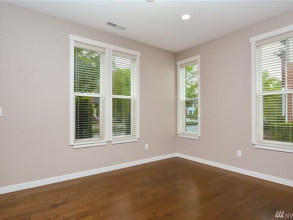 5th image of 1151 NE Park Dr