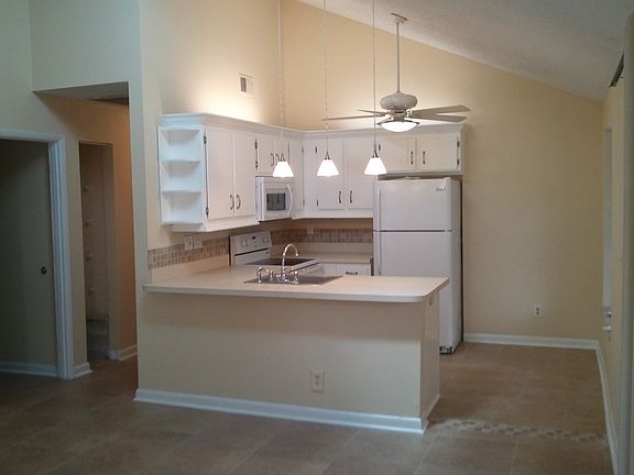 5th image of 3710 Farnham Ct