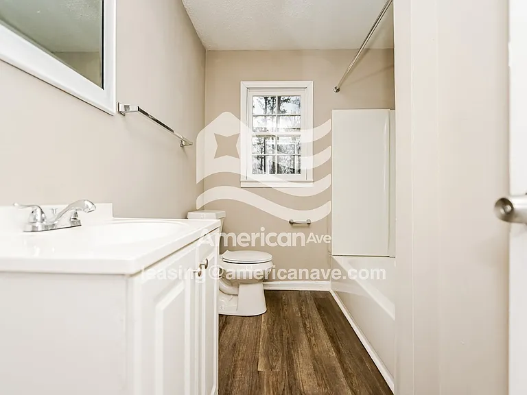 1472069_008_wm_-_main_bathroom_13458739.jpg