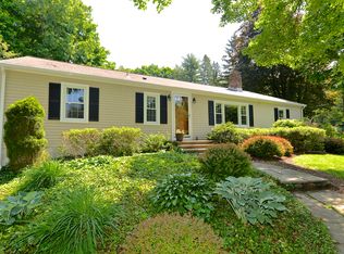 10 Cherry Ln, Brookfield, CT 06804