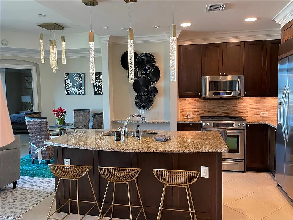 2 bed, 2.0 bath, 1548 sqft, $10,000 — Photo 2
