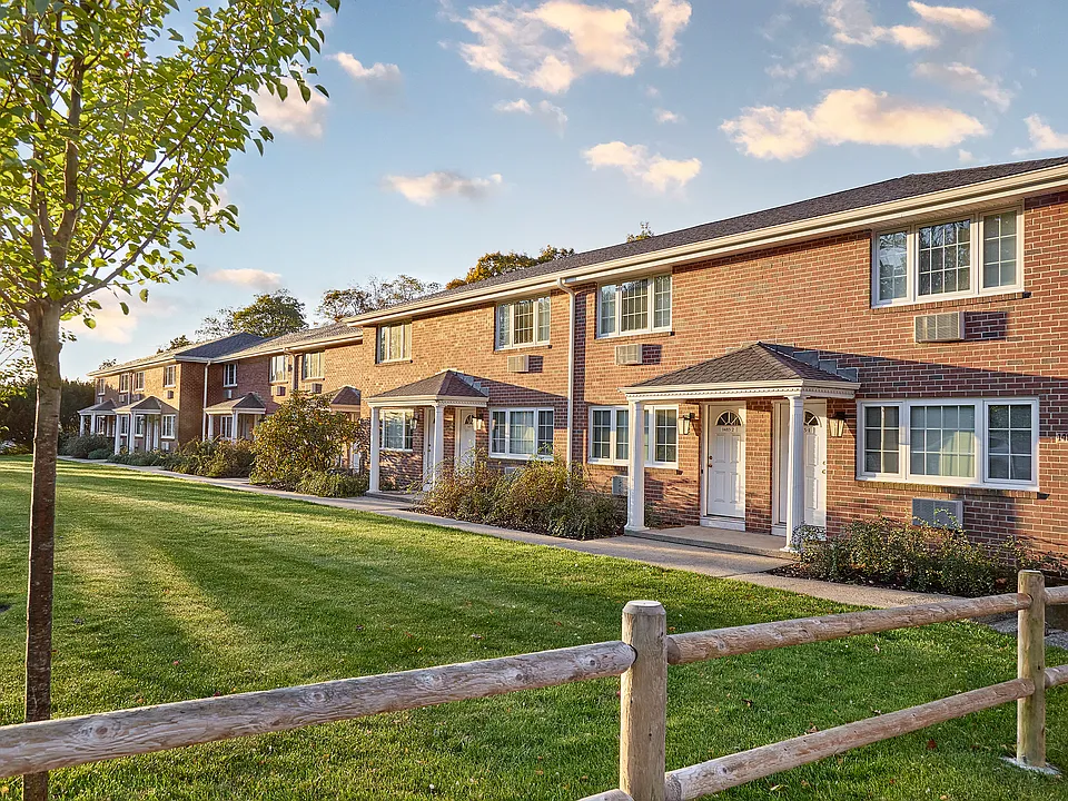 Farmington Court Apartments