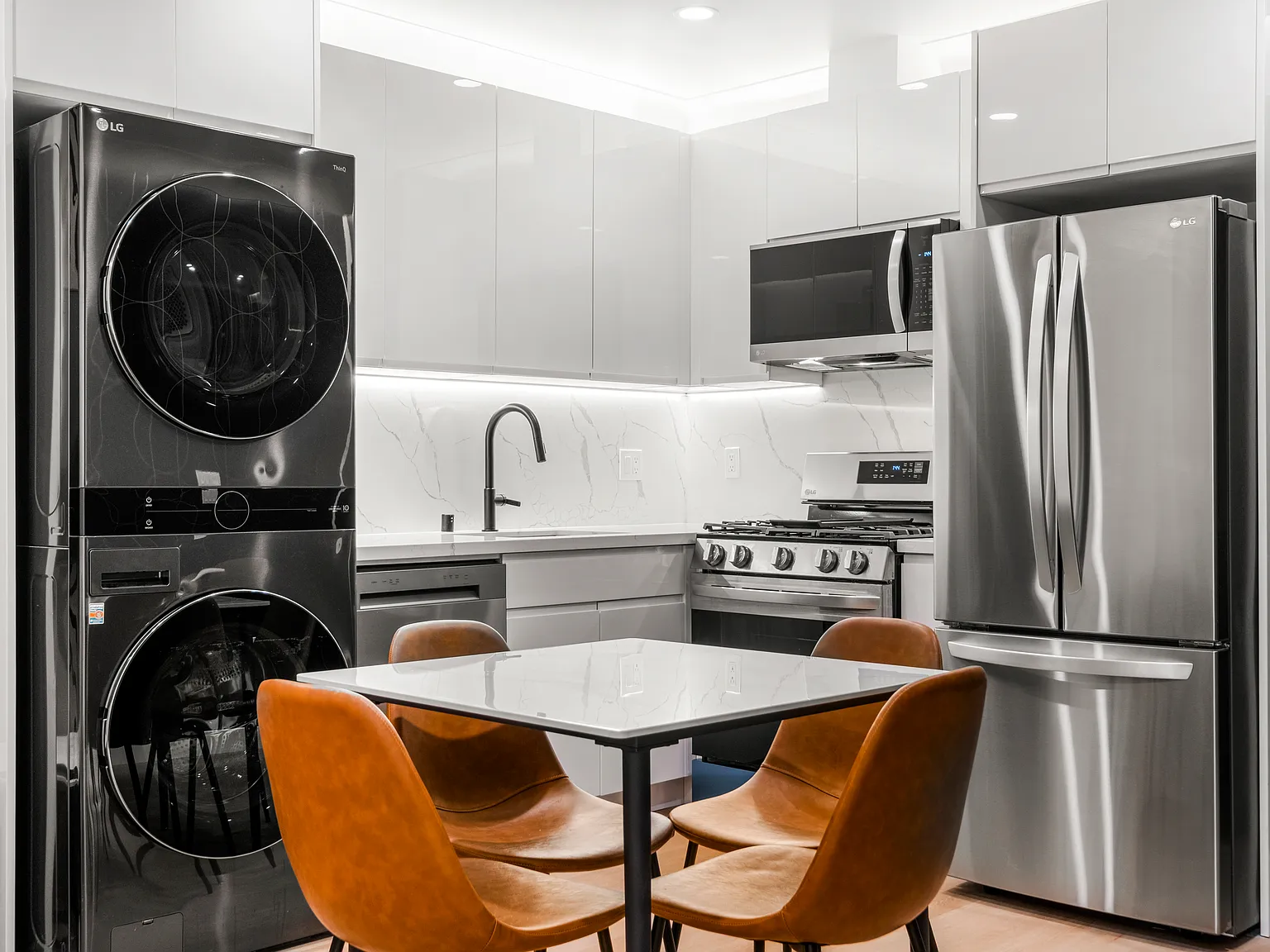 3 bed, 750 sqft, $3,900 — Photo 4