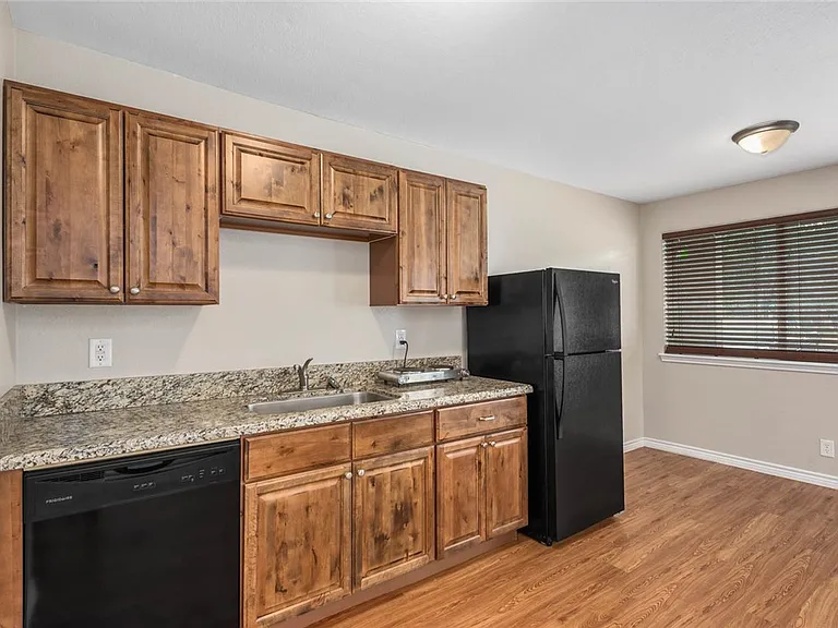 3914 Old College Rd — Photo 9