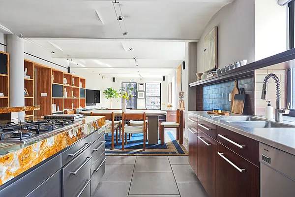 Sold by Compass | media 7