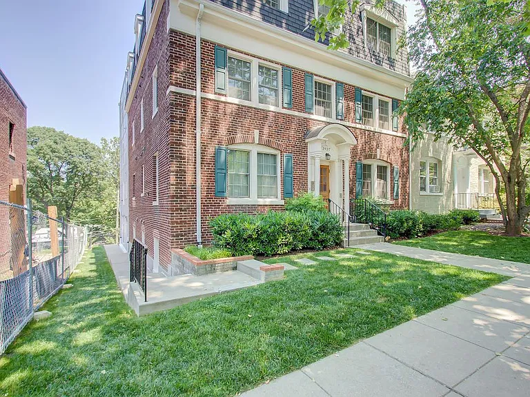 3937 Davis Pl NW #4 — Photo 2