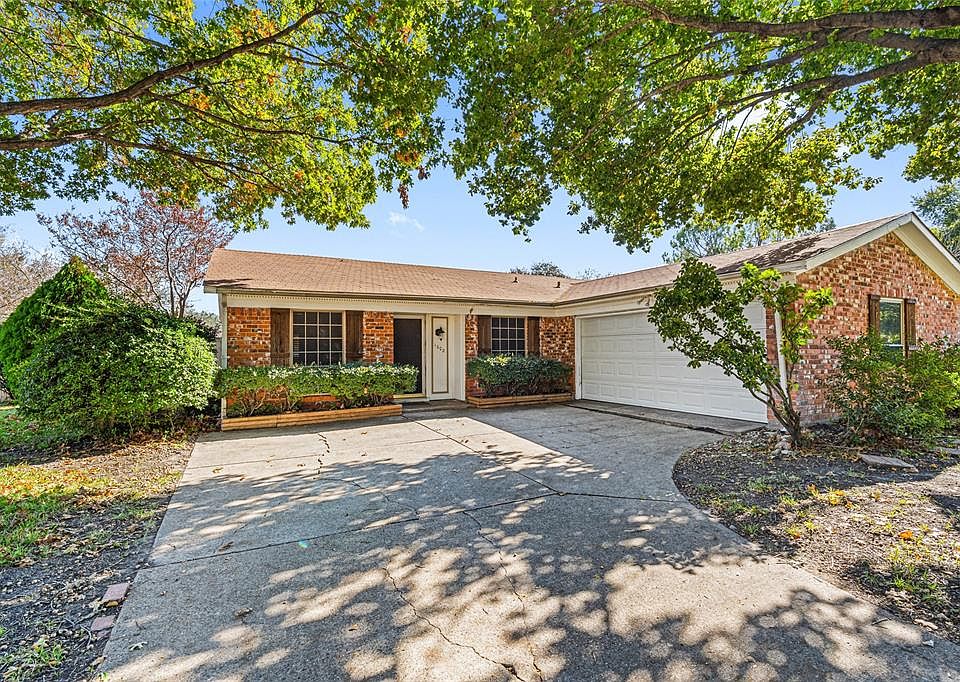1st image of 1002 Greenbriar Dr