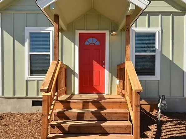 3141 E 12th St APT C, Austin, TX 78702