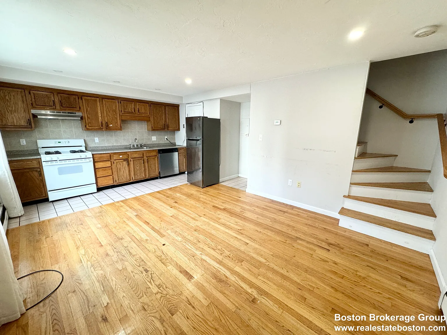 4 bed, 1.5 bath, $3,800 — Photo 2