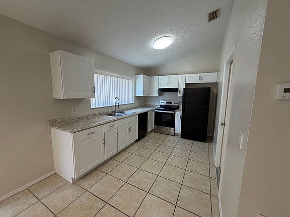 5th image of 73 Olive Dr